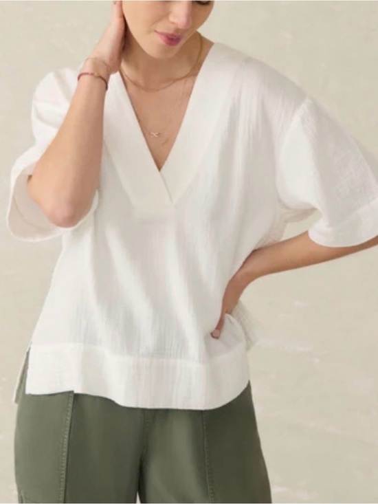 Faherty Tops - 🌊 NEW Faherty Dune 100% Organic Cotton Gauze White V-Neck Popover